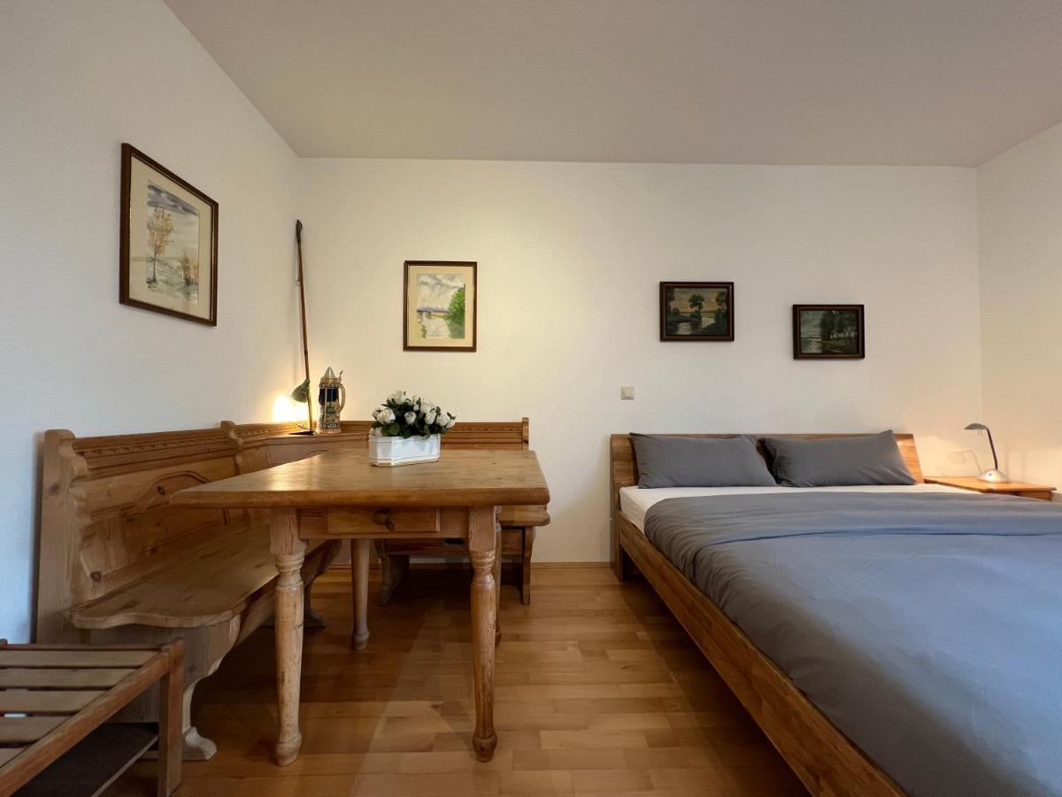 Maisonette Penthouse Fuer 8 Personen By Rabe - Free Netflix & Kostenloser Parkplatz & Grosse Terrasse คาร์ลสรูเฮอ ภายนอก รูปภาพ