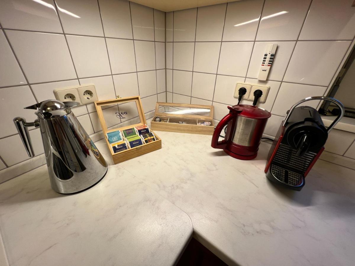 Maisonette Penthouse Fuer 8 Personen By Rabe - Free Netflix & Kostenloser Parkplatz & Grosse Terrasse คาร์ลสรูเฮอ ภายนอก รูปภาพ