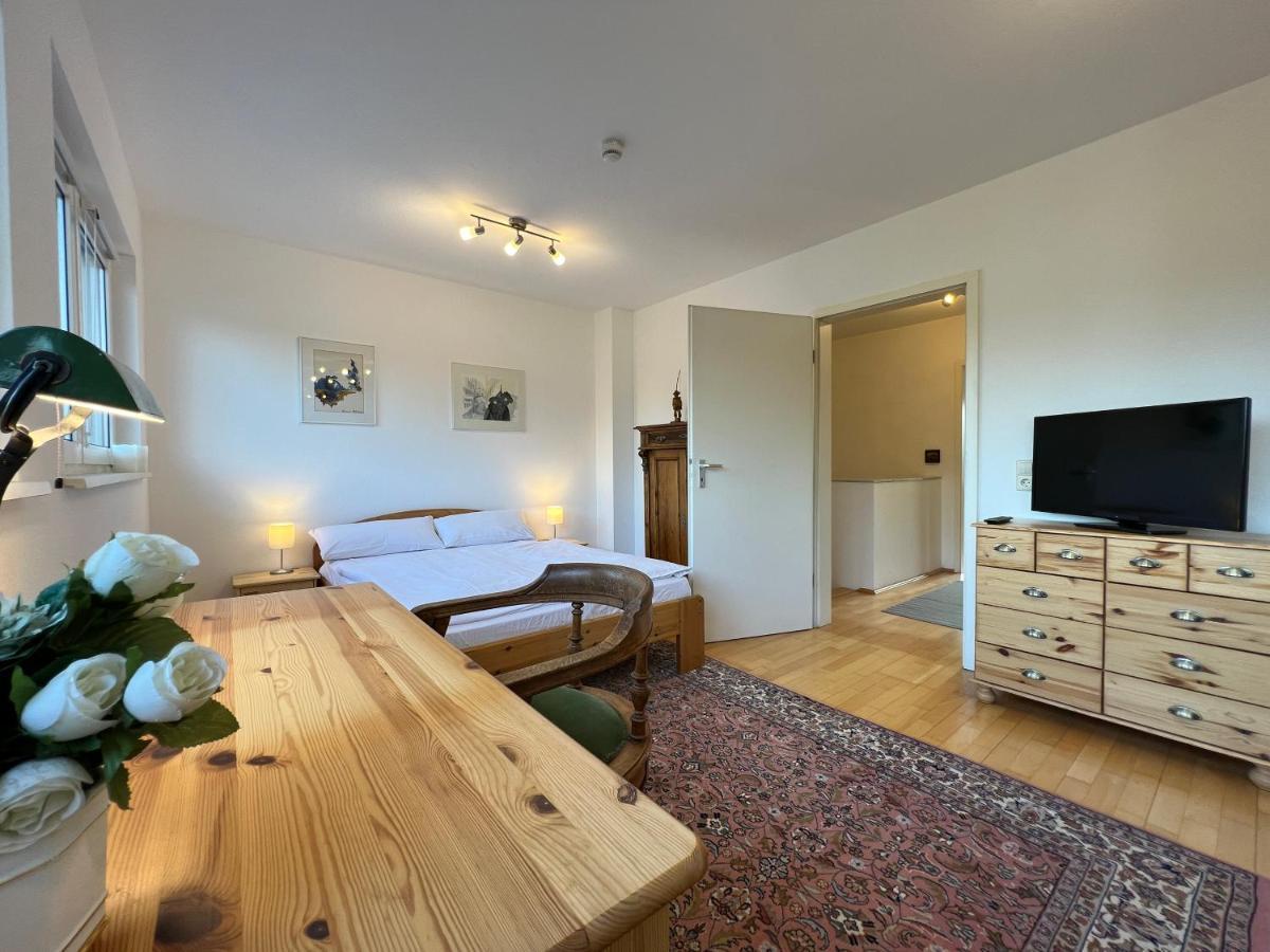 Maisonette Penthouse Fuer 8 Personen By Rabe - Free Netflix & Kostenloser Parkplatz & Grosse Terrasse คาร์ลสรูเฮอ ภายนอก รูปภาพ