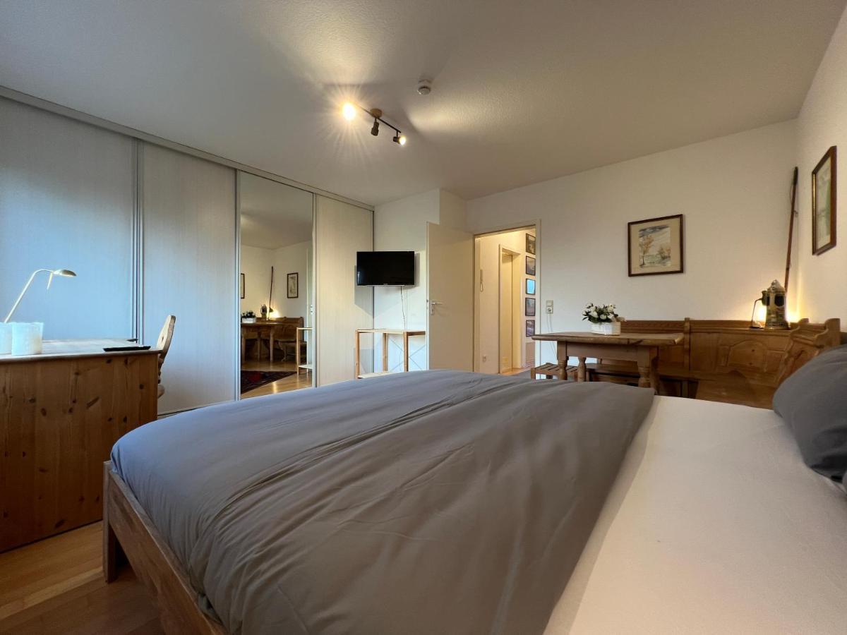 Maisonette Penthouse Fuer 8 Personen By Rabe - Free Netflix & Kostenloser Parkplatz & Grosse Terrasse คาร์ลสรูเฮอ ภายนอก รูปภาพ